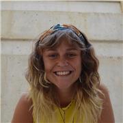 Soy artista y diseñadora con experiencia en dibujo, pintura y proyectos visuales. Me interesa compartir una visión del dibujo como